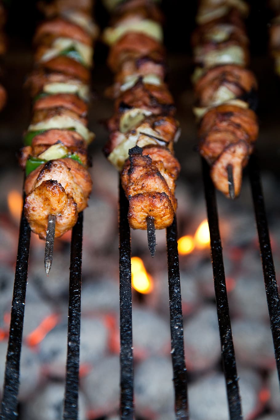 selective focus photography of grilled kebab, barbecue, bbq, beef, HD wallpaper