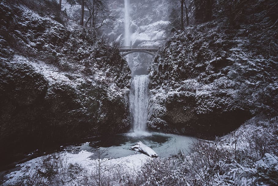 water falls, grayscale of waterfall, White, Multnomah Falls, winter HD wallpaper