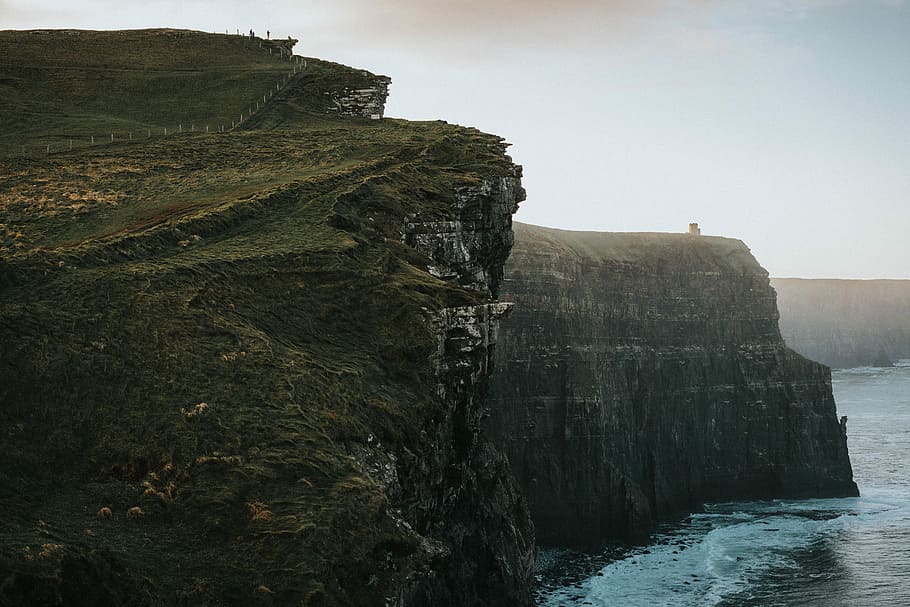 cliffs with grass near water, mountain cliff near sea, wallpaper HD wallpaper