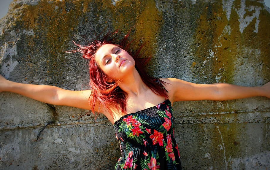 woman with red haired positng for photo, girl, rebel, wet, wall HD wallpaper
