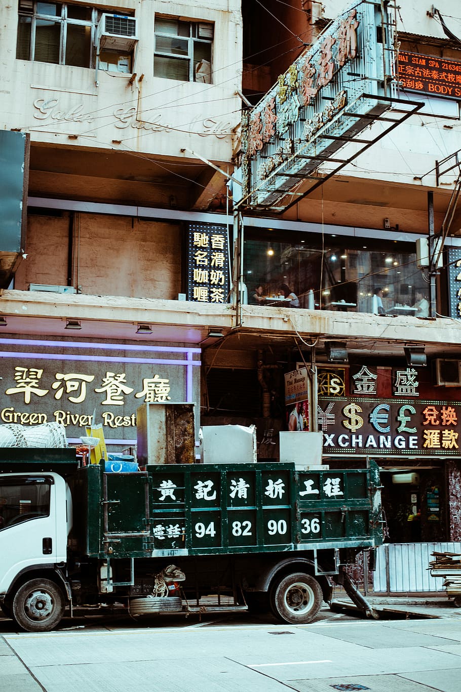 Garbage Truck, white and green truck parked beside building during daytime HD wallpaper