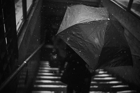 grayscale photography of person holding umbrella on downstair, gray scale photo of person holding umbrella on stairs HD wallpaper