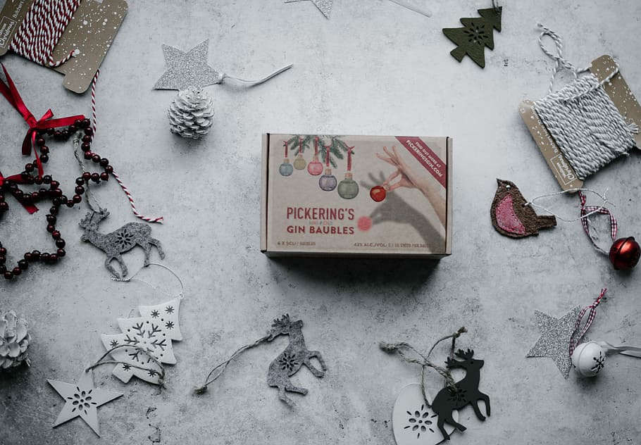 Pickering's gin baubles box, giftwrap, decoration, star, high angle view HD wallpaper