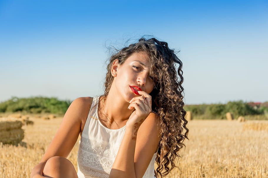 woman wearing white sleeveless shirt near brown field during daytime HD wallpaper