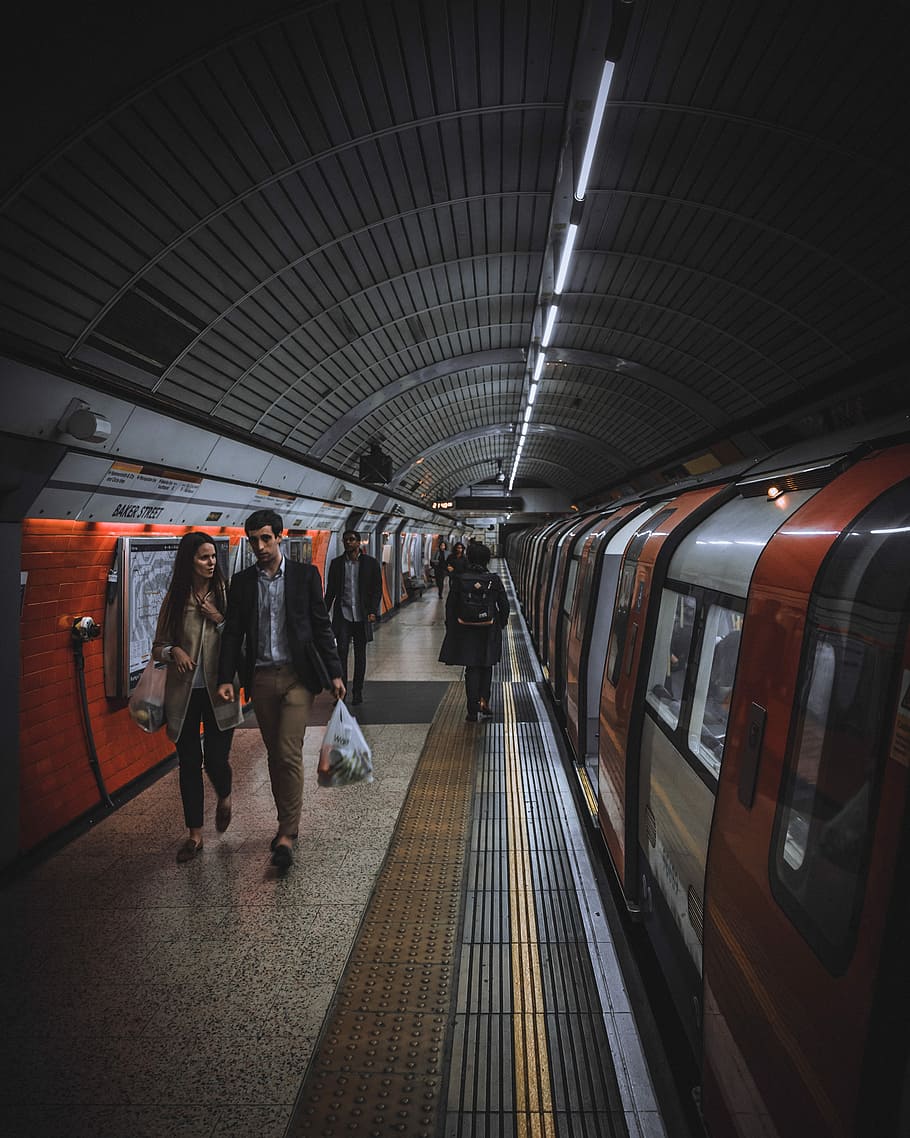 London Underground, people walking on train station in tunnel, HD wallpaper