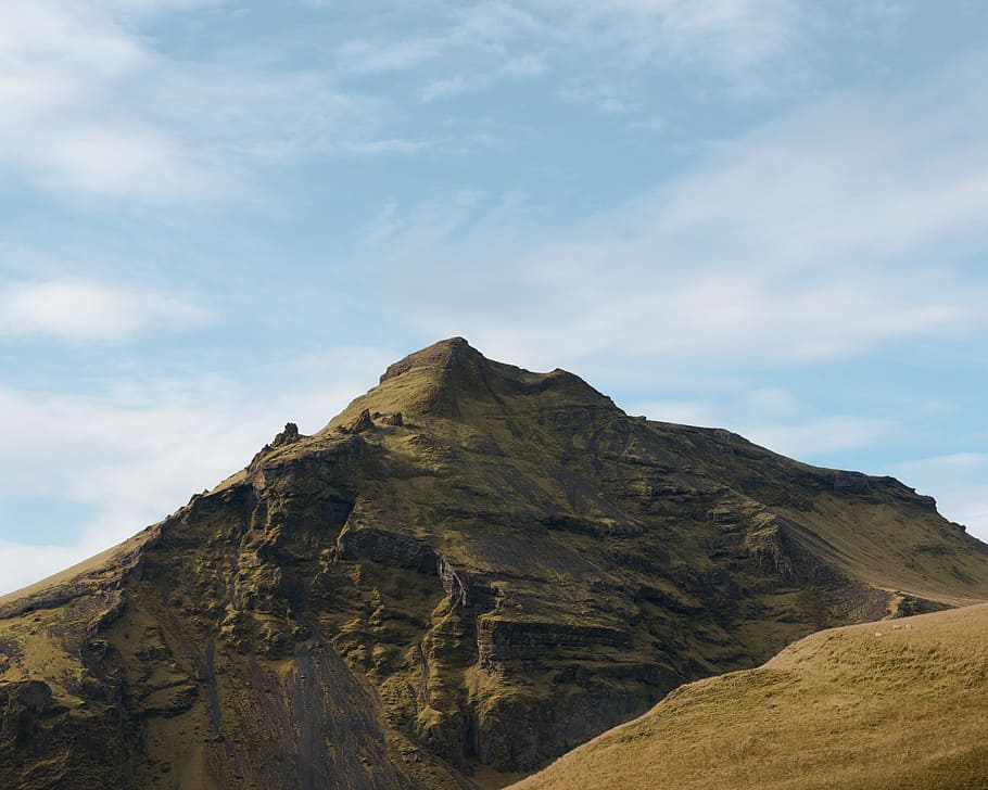 brown mountain, brown mountain under cloudy sky during daytime HD wallpaper