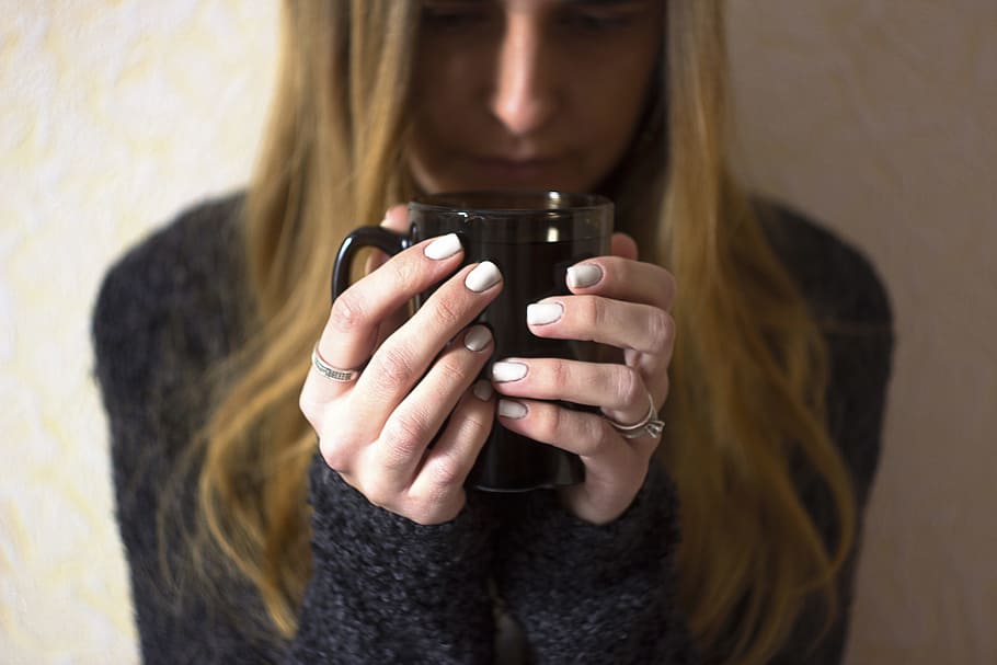 fashion, person, hands, woman, blur, close-up, cup, face, facial expression HD wallpaper