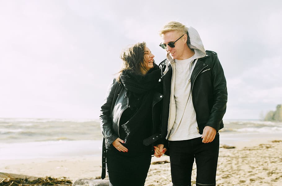 Man and Woman Wearing Jackets Near Seaside Under Cloudy Sky, affection HD wallpaper
