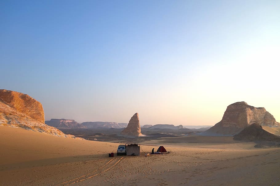 truck on canyon under blue sky, black desert, egypt, sand, alone HD wallpaper