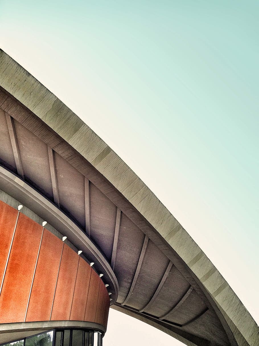 A concrete overhang in the roof of a round building, low angle photo of beige concrete building HD wallpaper