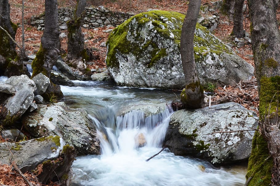 falling water, rocks, moss, cascade, cascading, waterfall, creek HD wallpaper