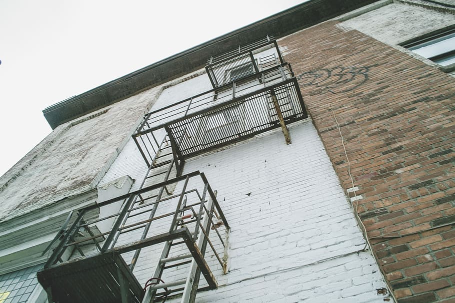 white and brown concrete building, fire escape, brick, ladder HD wallpaper
