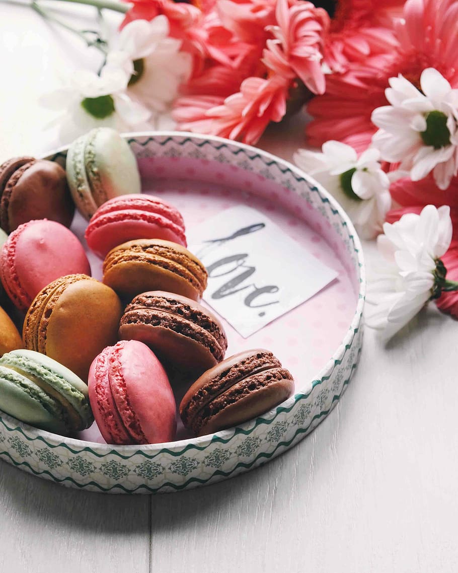 cooked food on white and green plate, pastries on round white and green steel can HD wallpaper