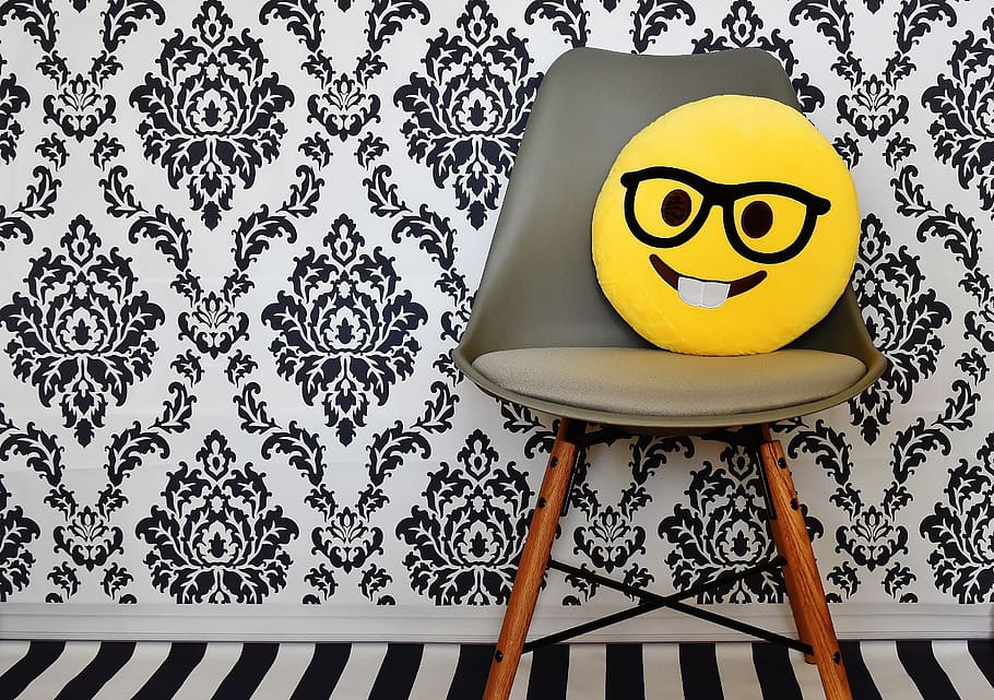 smiley, chair, laugh, emotions, modern, background, cheerful HD wallpaper