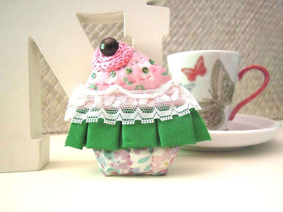 cupcake, brooch, fabric, sewing, crafts, tiptoe, buttons, blonda HD wallpaper