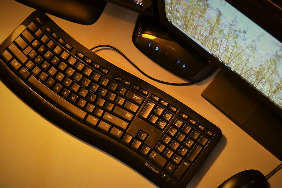 black computer keyboard beside black computer mouse on desk HD wallpaper