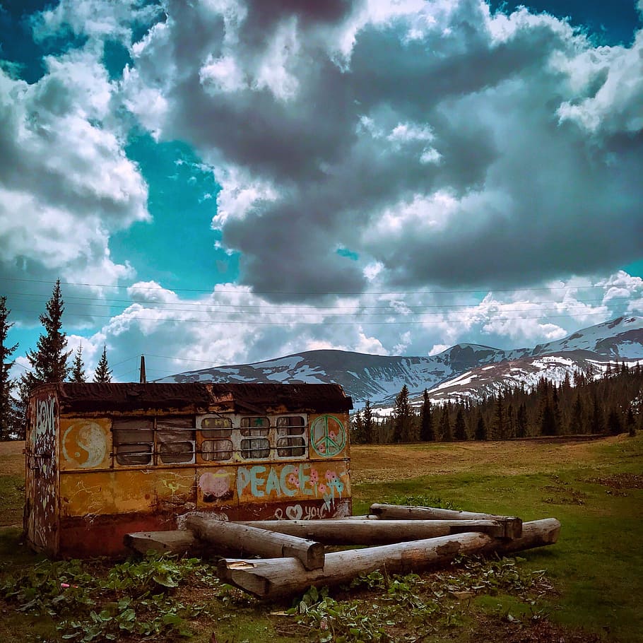Iron shed at the top of a mountain., brown wooden bench, building HD wallpaper