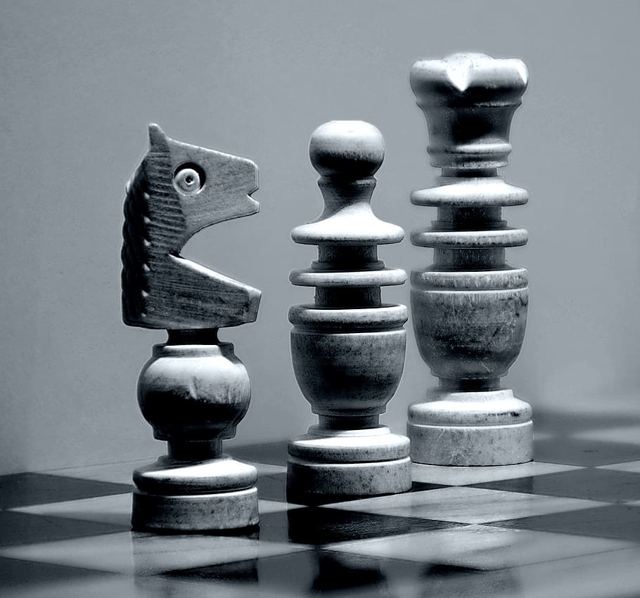 three chess pieces, chess board, figures, springer, king, lady, HD wallpaper