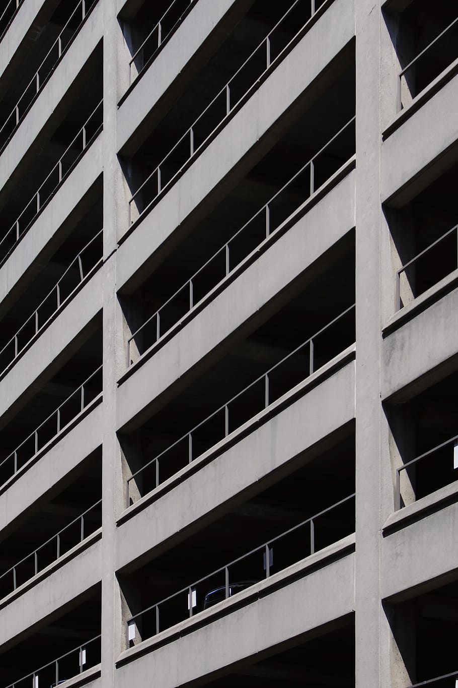 gray concrete building, architectural gray high-rise building HD wallpaper