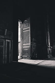 Black And White, Spotlight, Door, dark, show, lamp, backdrop HD wallpaper