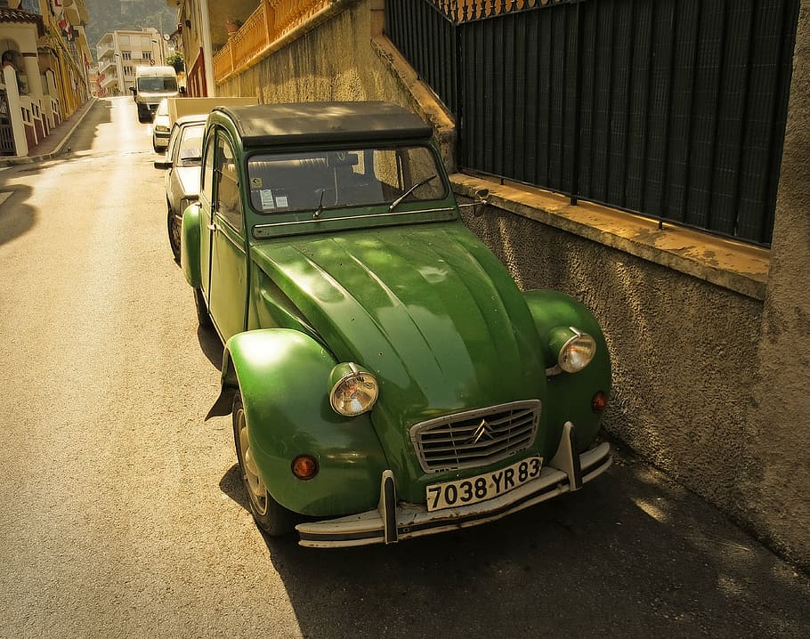 classic green Citroen car parks near concrete wall, citroën 2cv, HD wallpaper
