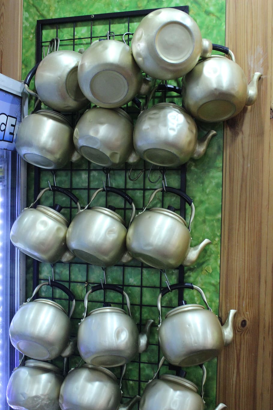 kettle, the old kettle, dented kettle, interior, props, republic of korea HD wallpaper