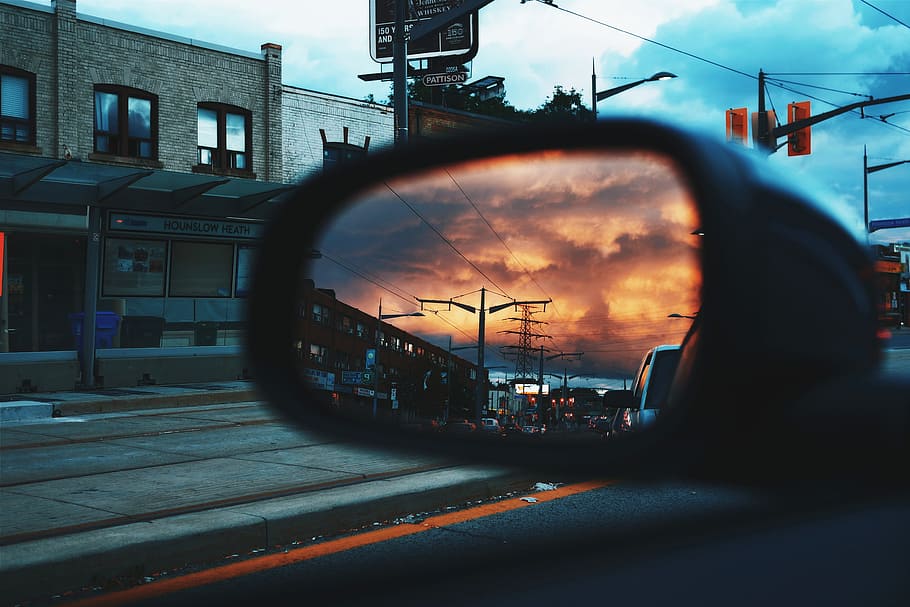 photo of cat wing mirror reflect light post, photography of car wing mirror during sunset HD wallpaper