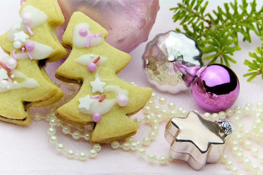 yellow Christmas tree decors, cookie, christmas cookies, cookie cutter