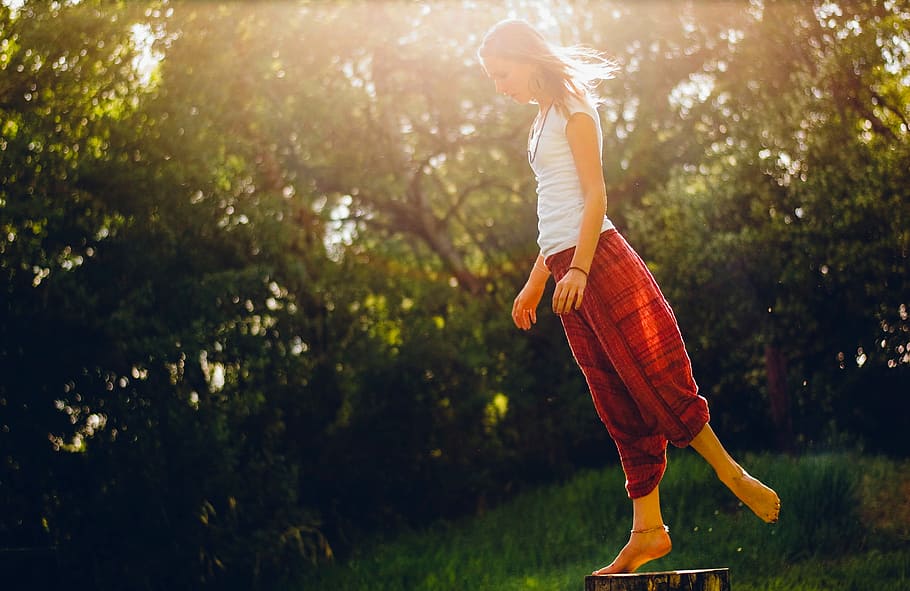 woman wearing white tank top and red pants outfit, outdoors, nature HD wallpaper