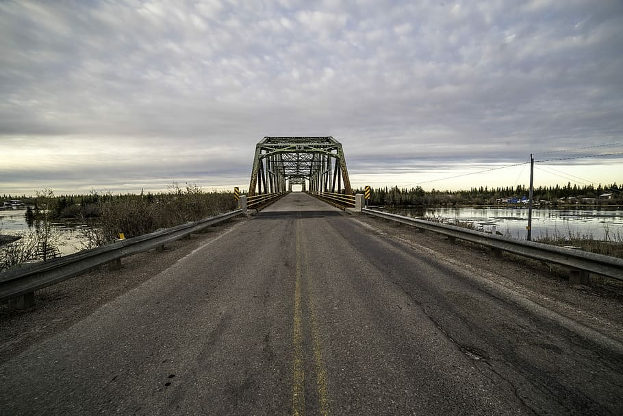 Roadway to the 2nd bridge on the McKenzie River , archtiecture HD wallpaper