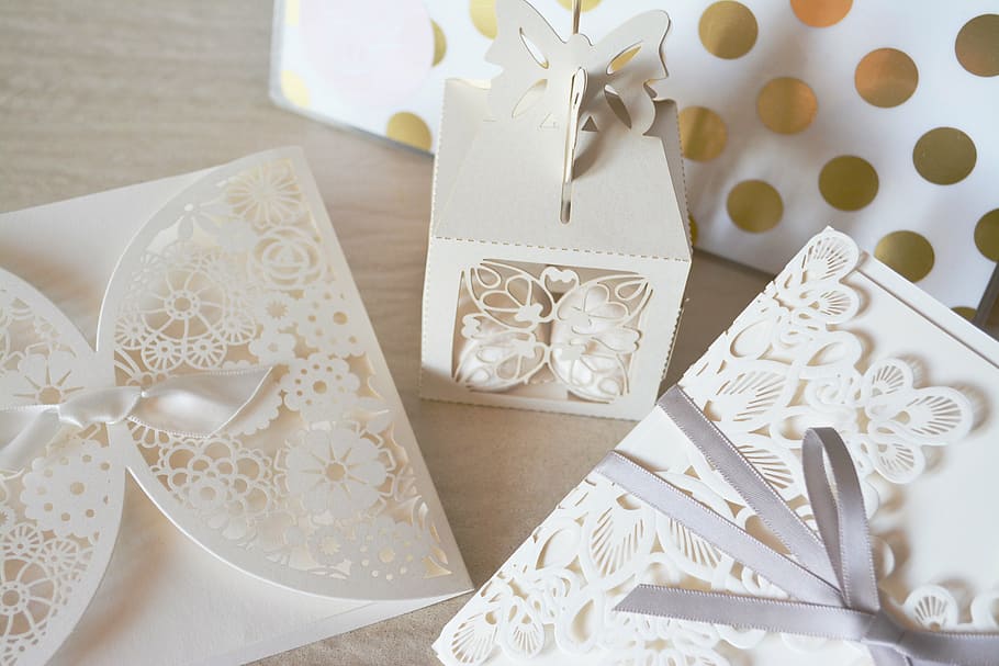 two white floral inviation cards, wedding, invitations, wedding box HD wallpaper