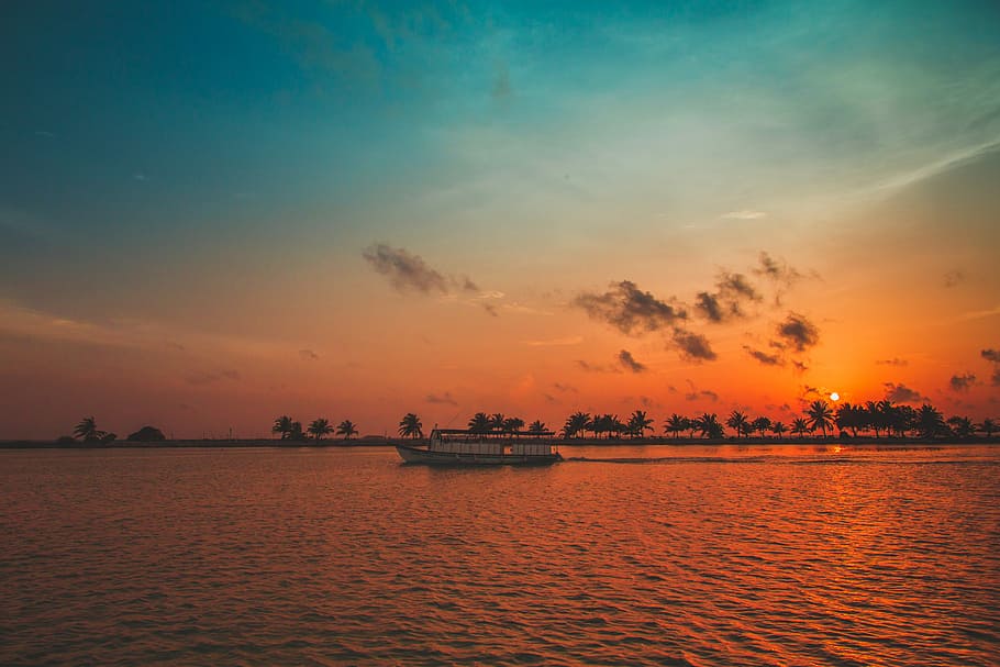 gray ocean water under sunset, boat at the bod of water during sunset HD wallpaper