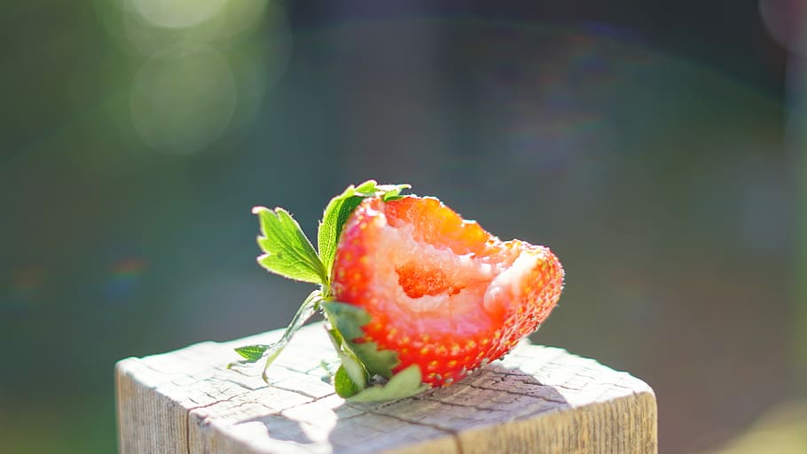 Half eaten strawberry, sliced strawberry, bitten, straweberyy HD wallpaper