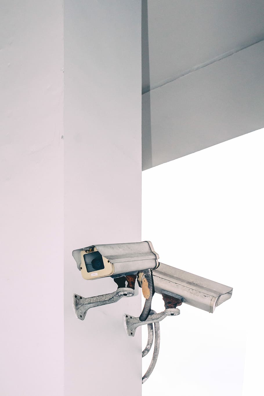 two bullet security camera attached on wall, white CCTV camera on wall, HD wallpaper