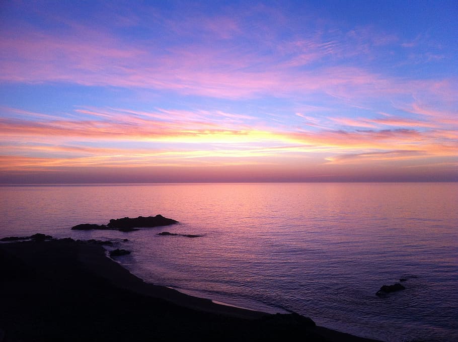 landscape photo of open seat, sunset, beach, dawn, clouds, lilac HD wallpaper