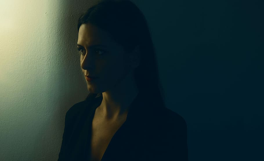 woman wearing black V-neck top, human, profile, portrait, side view HD wallpaper