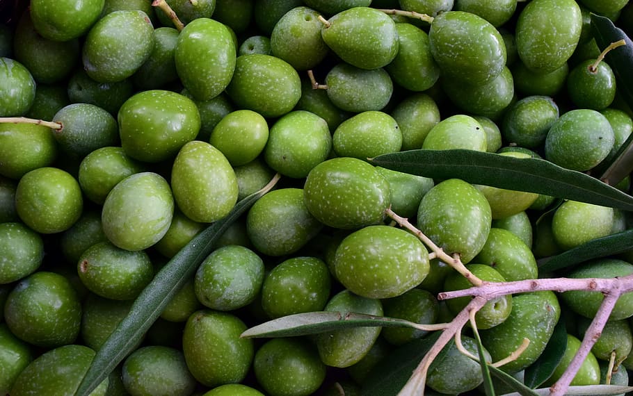 stack of mangoes, olives, green, ripe, ripe olives, frisch, about