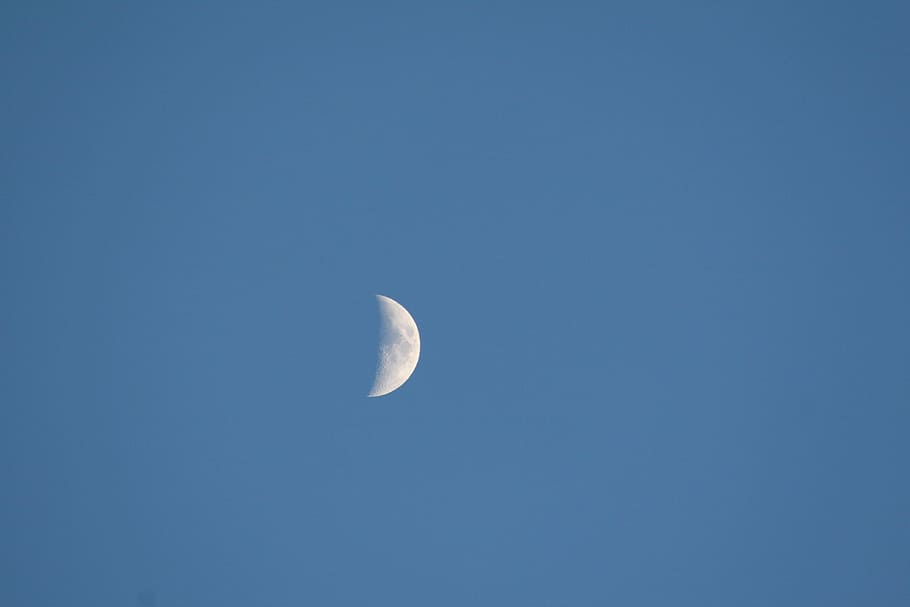 Half Moon, sky, evening sky, tranquil scene, blue, astronomy HD wallpaper