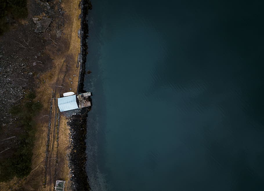 aerial photo of house on seashore, aerial photography of building near body of water HD wallpaper