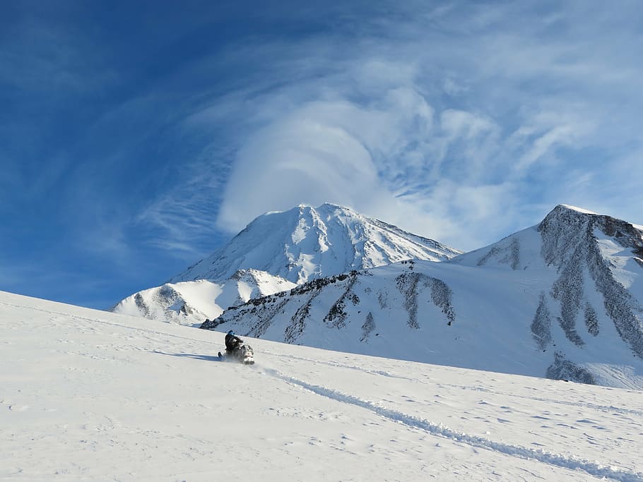 volcano, winter, snow, snowmobile, the climb into the mountains HD wallpaper