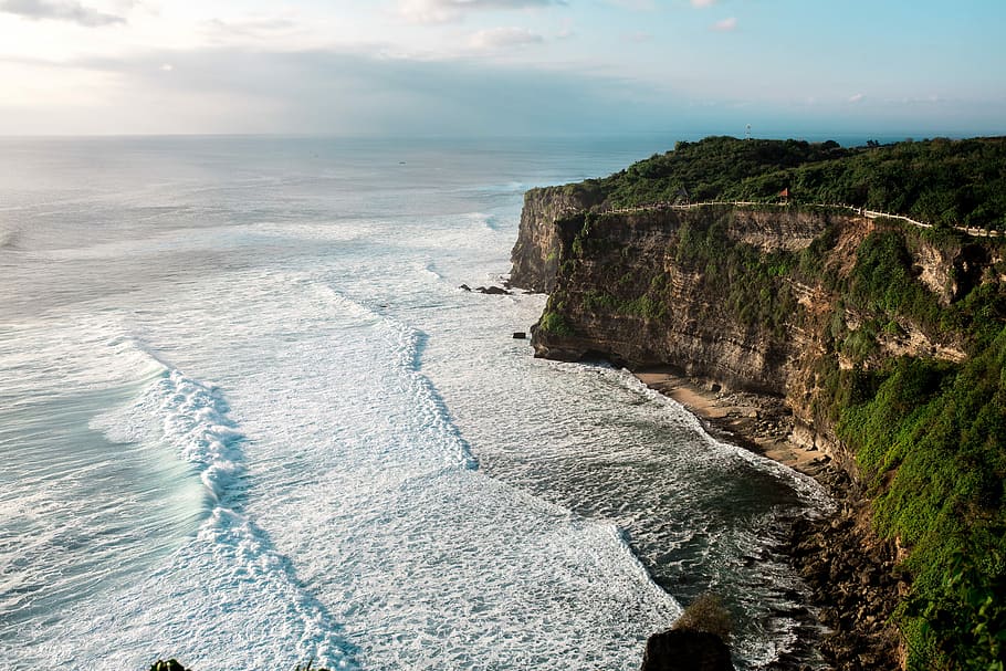 body of water near green cliff, aerial photography of ocean near cliff HD wallpaper
