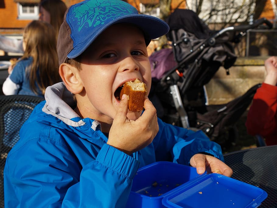 boy, eat cake, bite off, child, cap, munch, vespers, typical cuisine, HD wallpaper