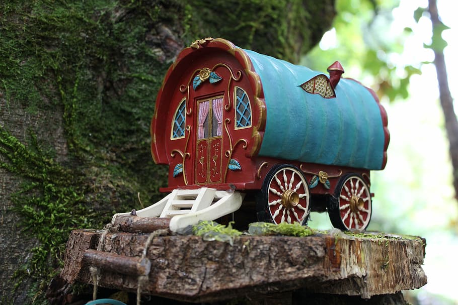 blue and brown wooden carriage decor, tiny, fairy, caravan HD wallpaper