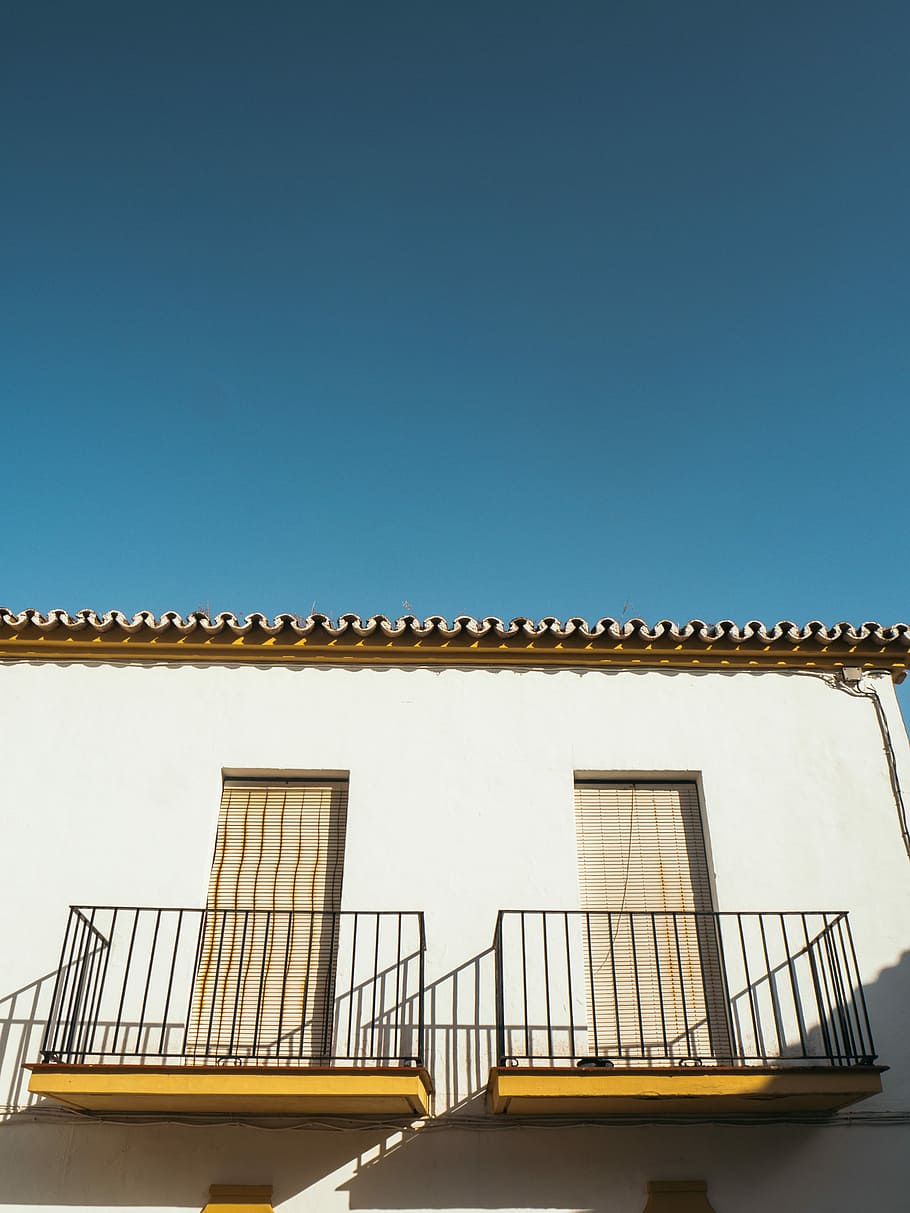 low-angle photo of white concrete building, building door, balcony HD wallpaper