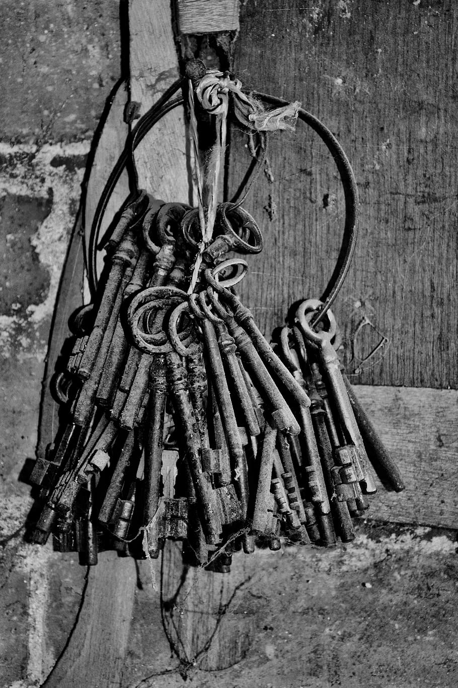 key, workshops, doors-keys, metal, no people, wall - building feature HD wallpaper