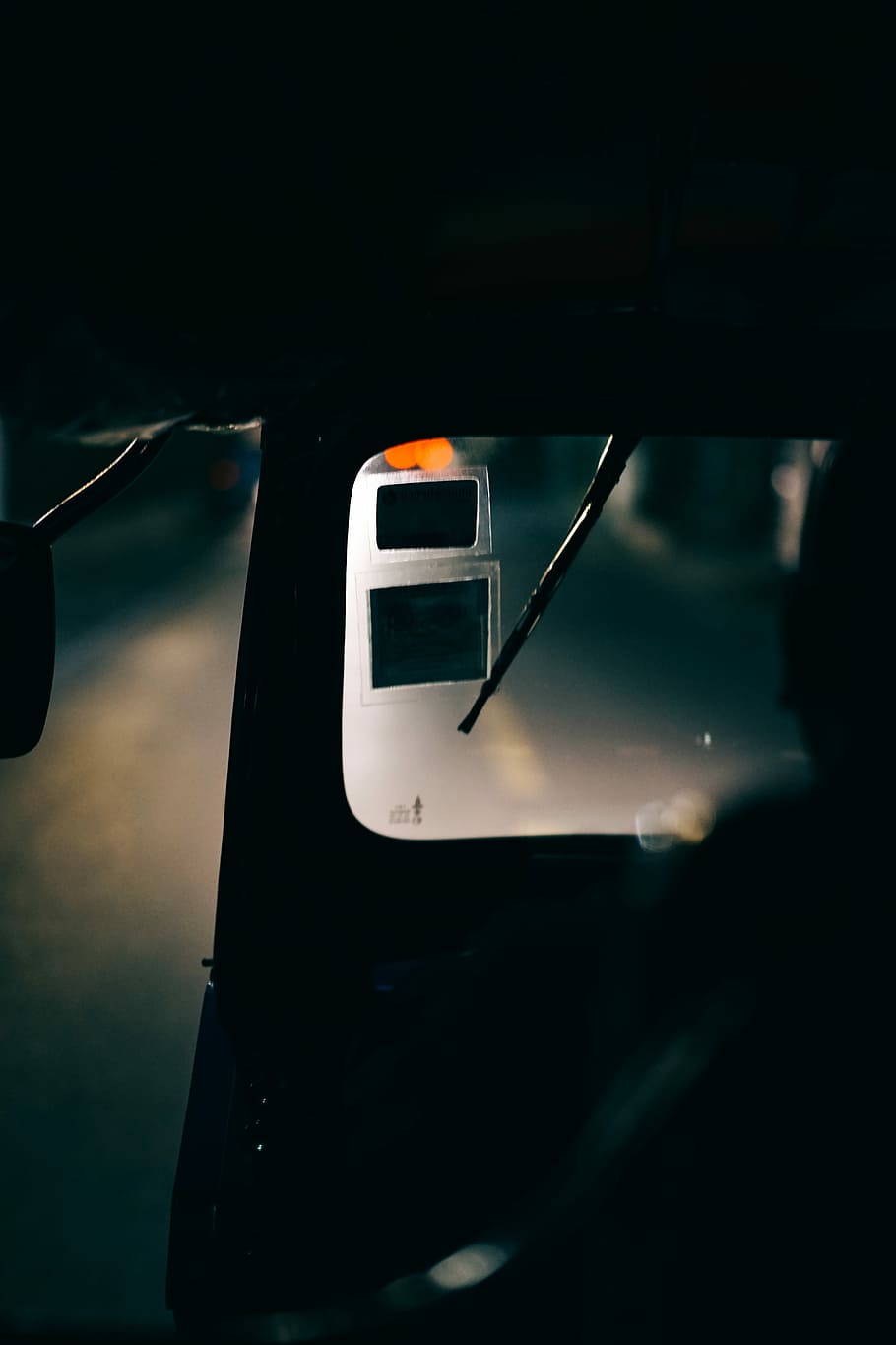 person driving inside car, windshield of autorickshaw, vehicle HD wallpaper