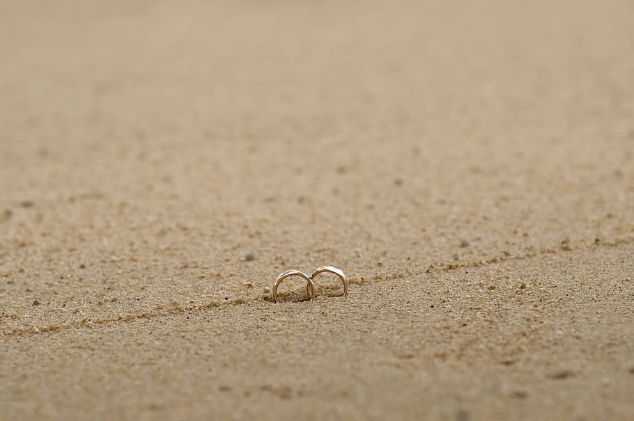 ring, sand, coupling, wedding, wedding ring, jewelry, selective focus HD wallpaper