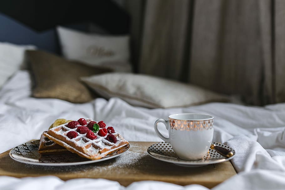 Breakfast in bed - waffles with raspberries and cup of coffee on the tray, HD wallpaper