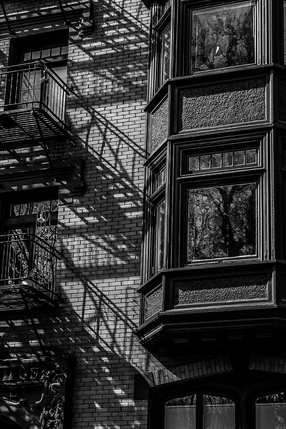 greyscale photo of building, greyscale photo of residential building HD wallpaper