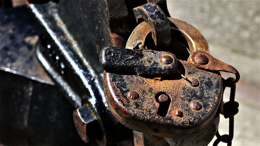 padlock, old, rusted, roundhouse, metal, rusty, close-up, no people HD wallpaper